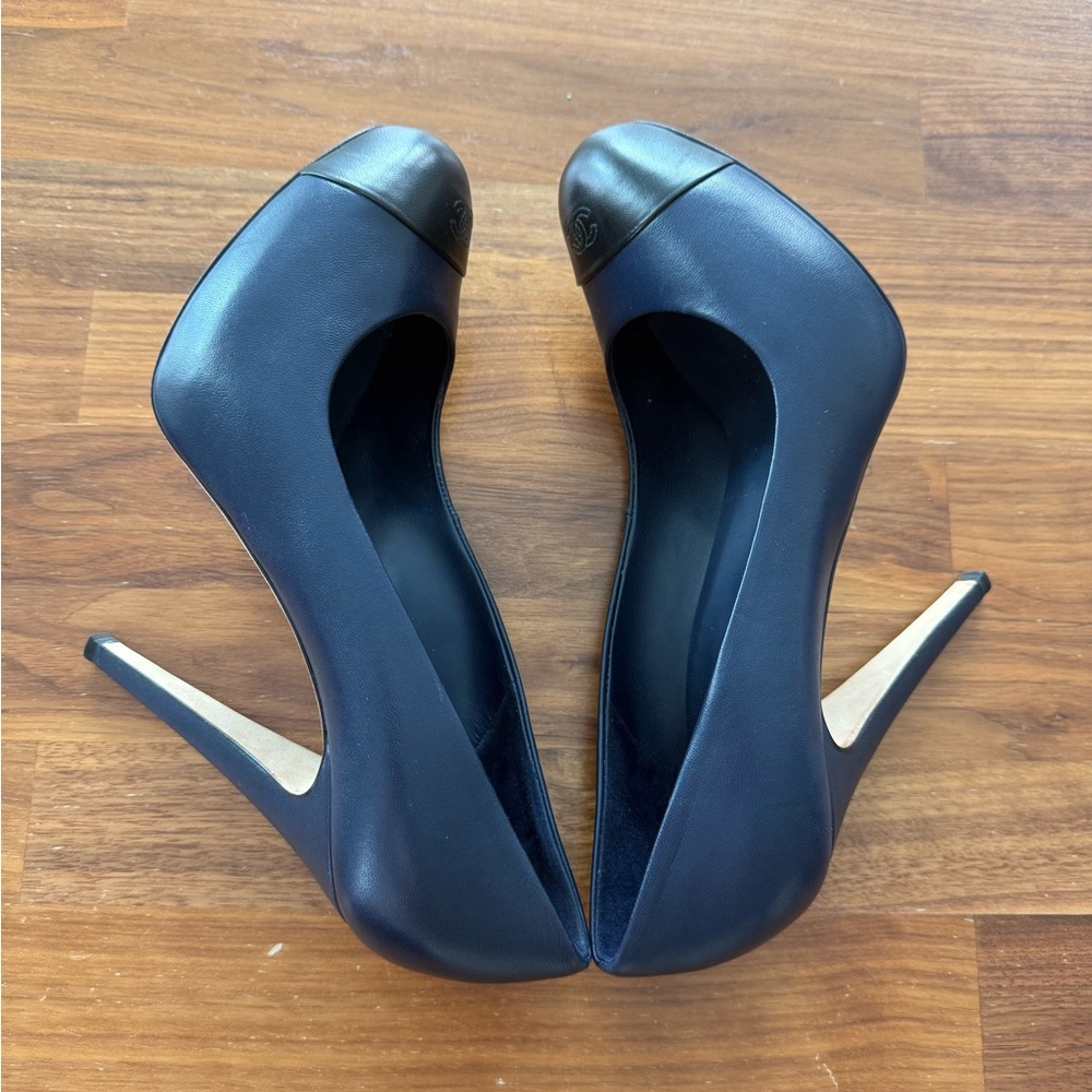 Chanel Blue/Black Leather CC Cap Toe Pumps - Size 40 - Picture 4 of 13